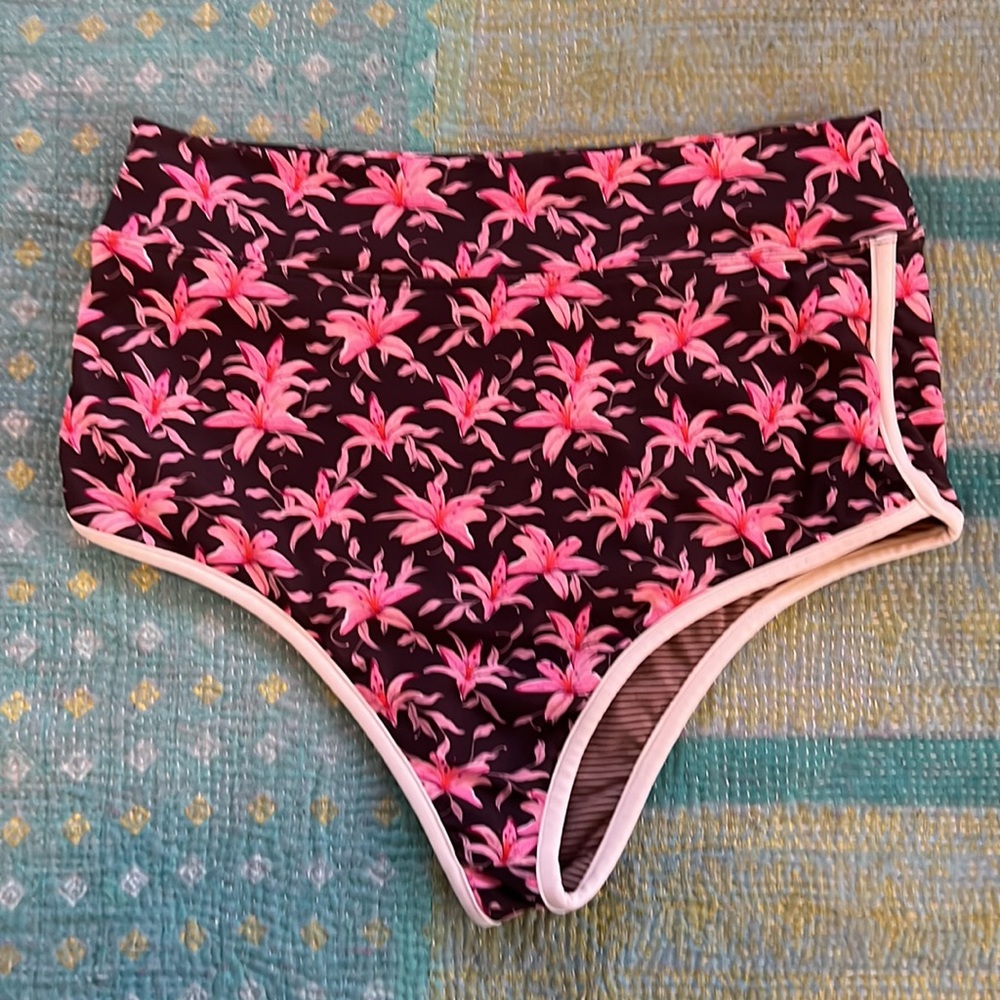 Acacia bottom ( Madonna ) - Small
